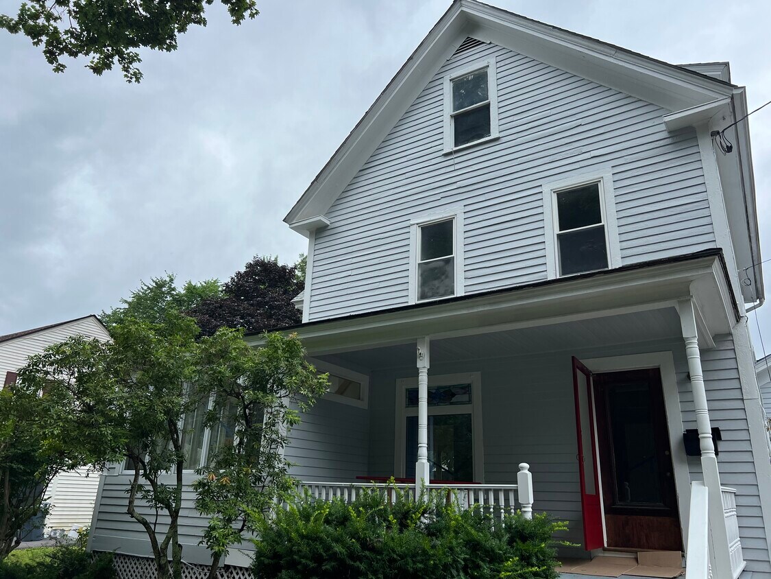 Primary Photo - 22 Fairview St