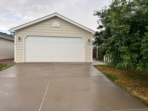 Building Photo - 326 Appletree Ct