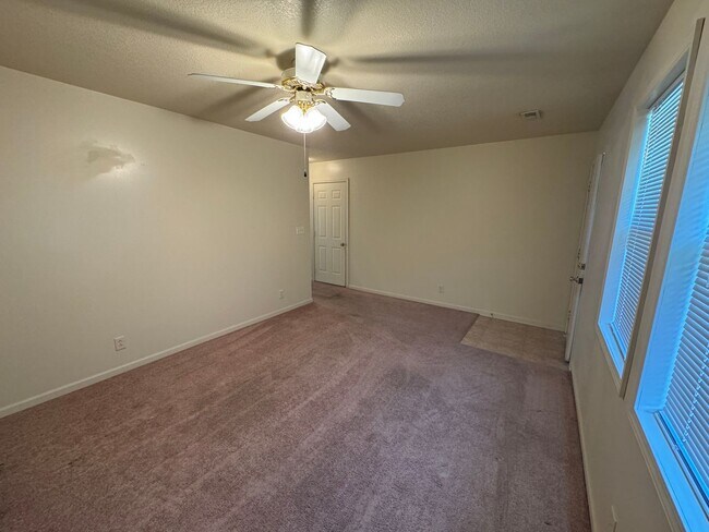 Building Photo - 116/118 E Cornhill St. Cameron, MO 64429