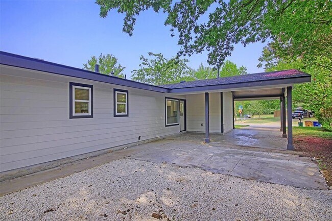 Building Photo - 2101 Benwick Cir
