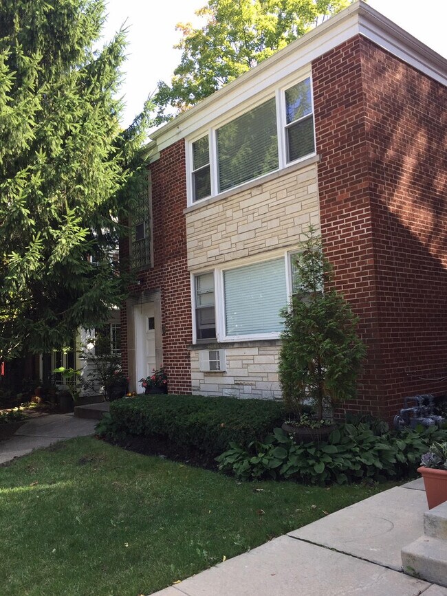 Building Photo - 3036 Central St