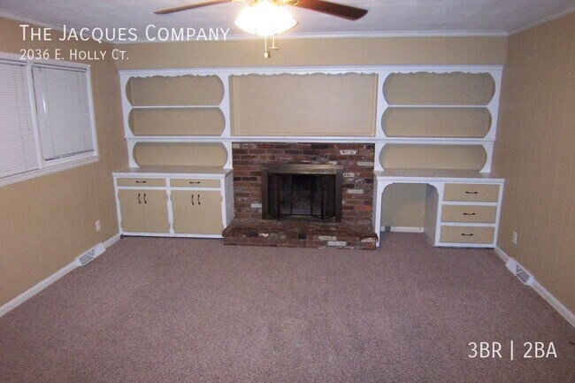 Building Photo - Very Clean Spacious Home has 3 Bedroom 2 B...