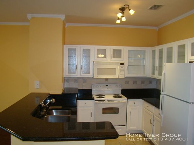 Foto del edificio - 8124 Claire Ann Dr