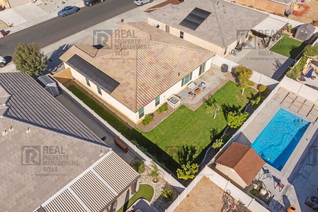 Foto del edificio - Spacious 4-Bed, 2-Bath Open-Concept Home i...