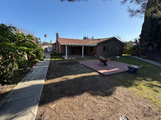 Foto del edificio - Rare 5 Bedroom Home on Large 9,087 Sq Ft Lot in Prime Rowland Heights