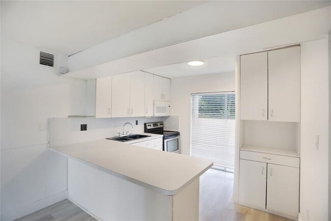 Foto del edificio - 8841 NE 4th Avenue Rd