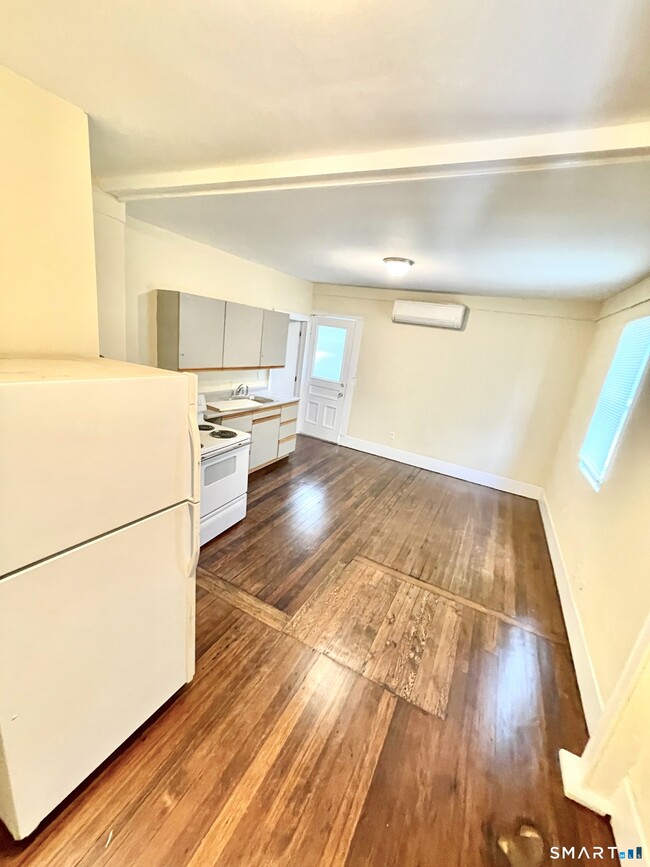 Building Photo - 1015 W Main St