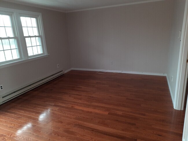 Building Photo - 1733 Ocean St