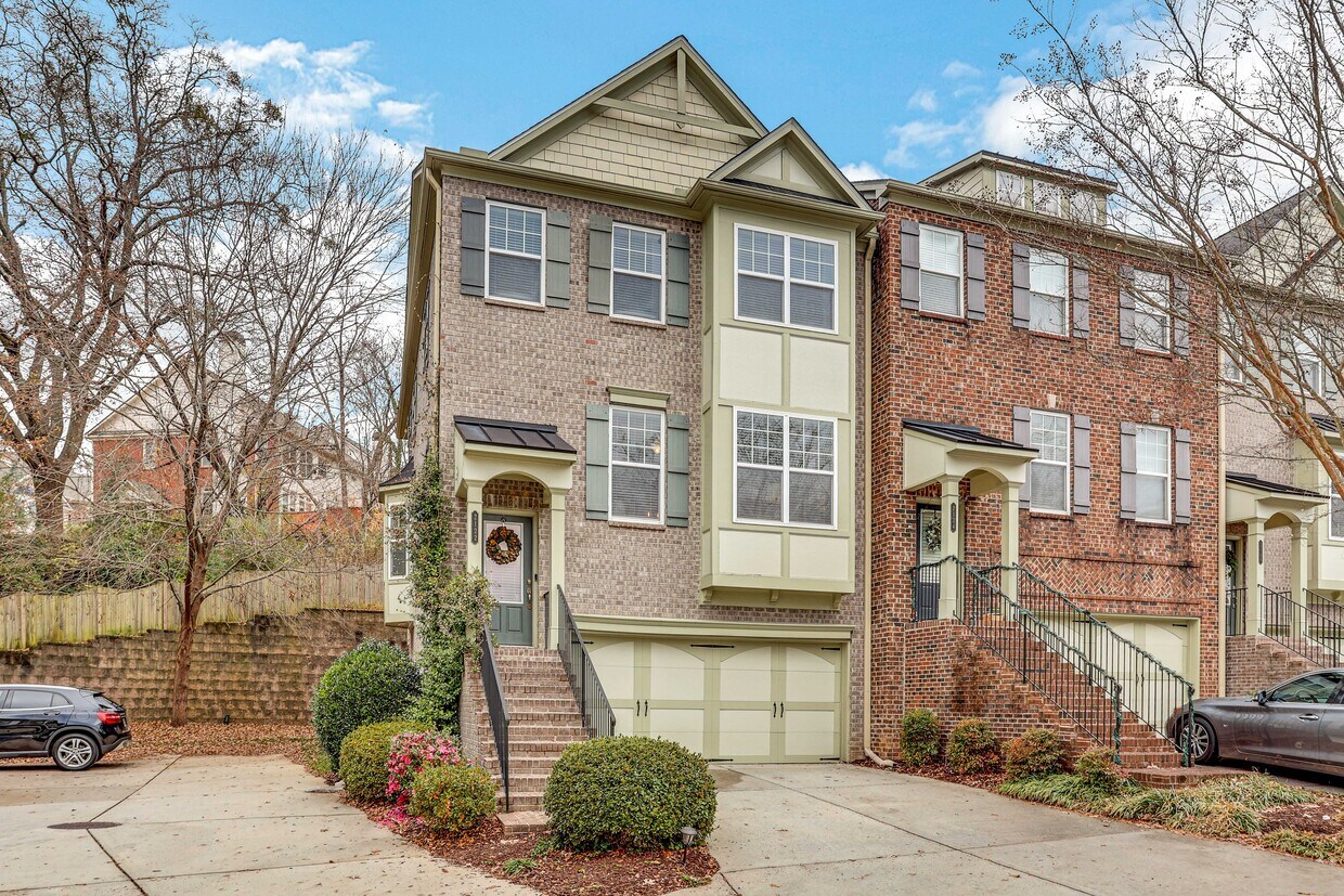 Primary Photo - 2122 Cobblestone Cir NE