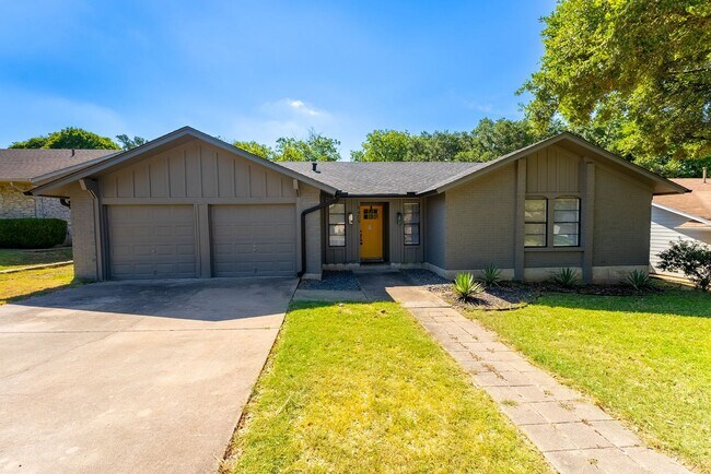 Building Photo - Luxury 4 Bedroom, 2 Bathroom Home, Prime L...