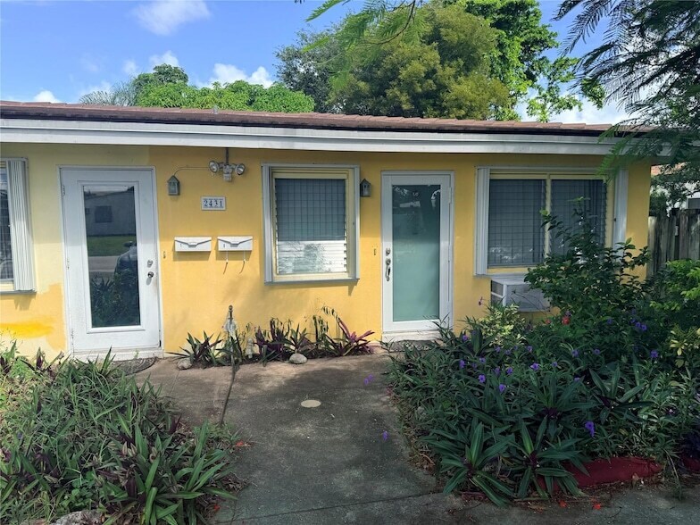 Foto principal - 2431 NE 18th St