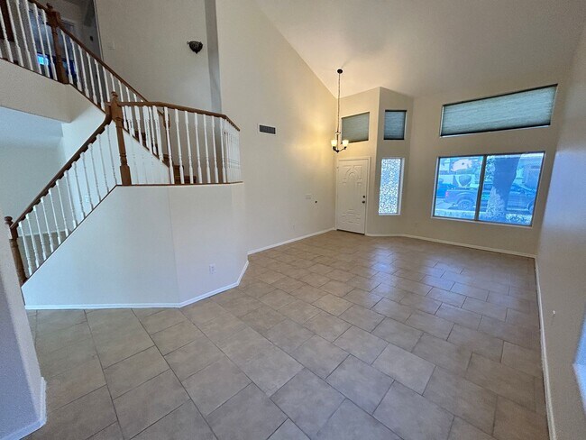Foto del edificio - 3 Bed / 2.5 bath Gilbert Home with New Pai...