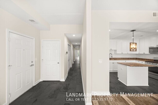 Building Photo - 2622 W Diversey Ave