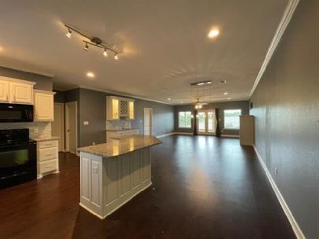 Building Photo - 225 Lookout Point A-3 Lkout