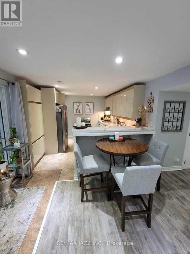 Building Photo - 900 Juniper St