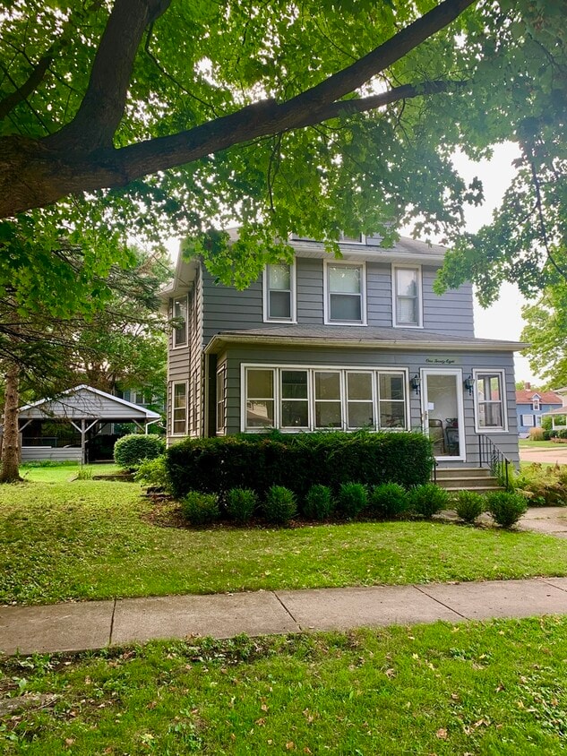 Primary Photo - 128 N 5th St