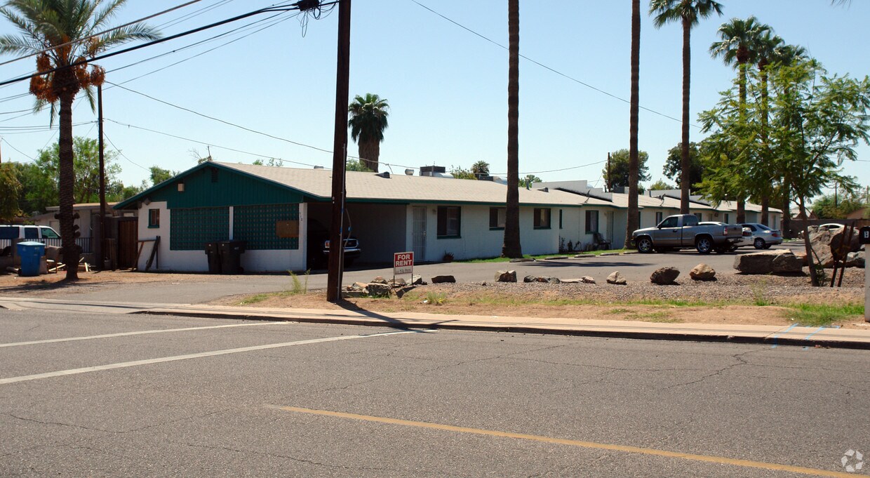 Building Photo - 712 N 39th Ave