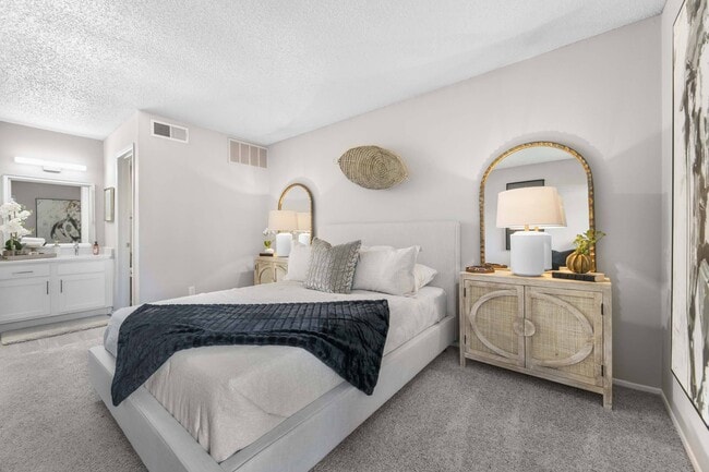 Building Photo - The Retreat at River Ranch