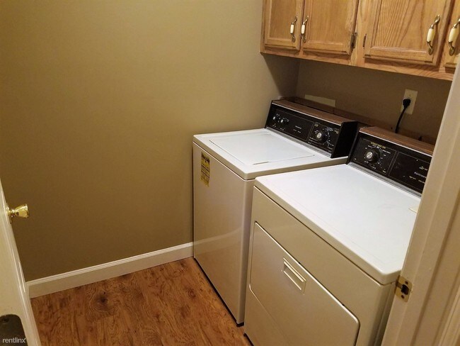 Building Photo - 3 br, 2 bath House - 470 Pine Grove Dr