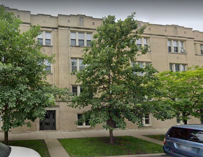 Building Photo - 2853 W Berteau Ave