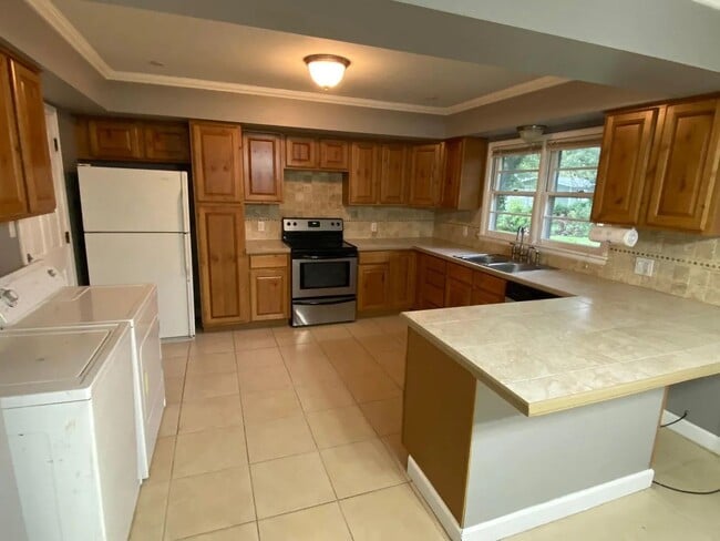 Foto del edificio - 3 Bed 1 Bath For Rent - Springfield