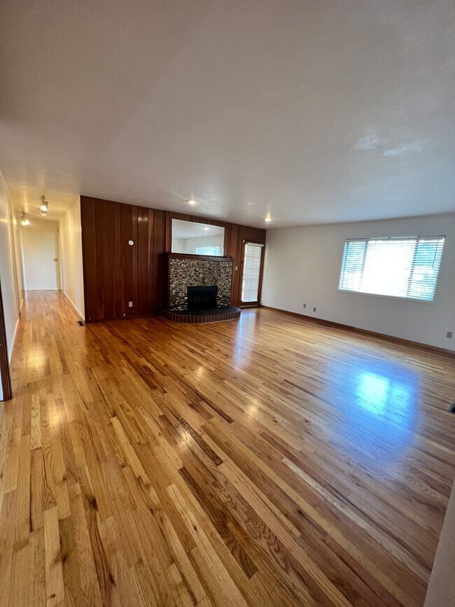 Foto del edificio - 2 Bedroom Blue Lake House with extra Loft Space!
