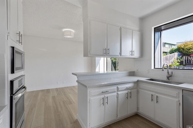 Building Photo - 15 Linda Vista Ave