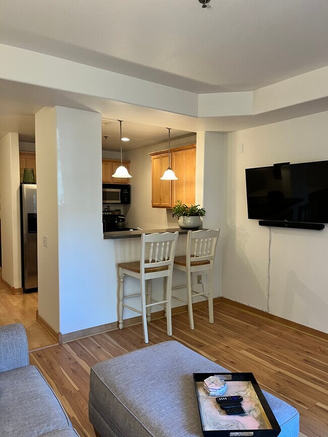Foto del edificio - 3710 N Oakland Ave