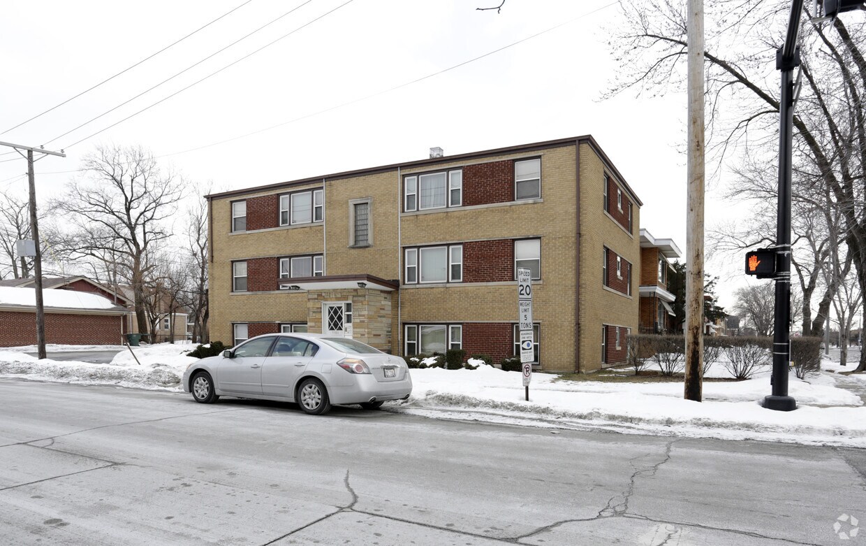 Building Photo - 9220 S Kilbourn Ave