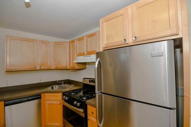 Building Photo - 3712 N Janssen Ave