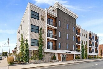 Building Photo - 1133 N Shore Rd