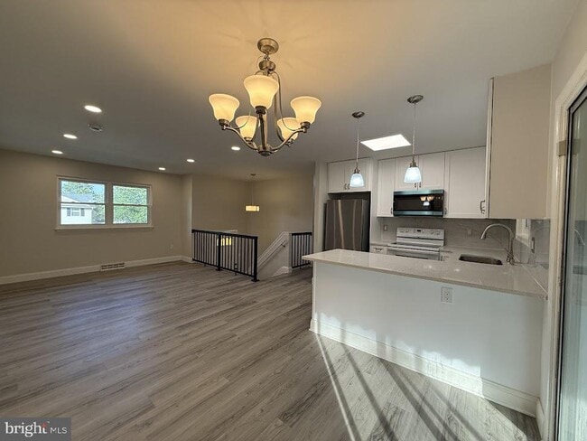 Building Photo - 3202 Cambridge Dr