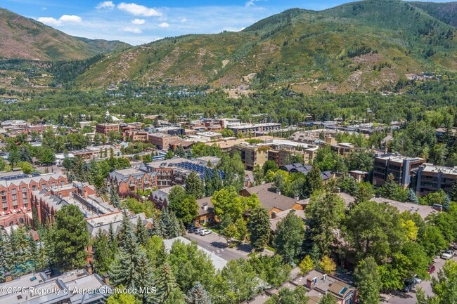 Building Photo - 731 S Mill St