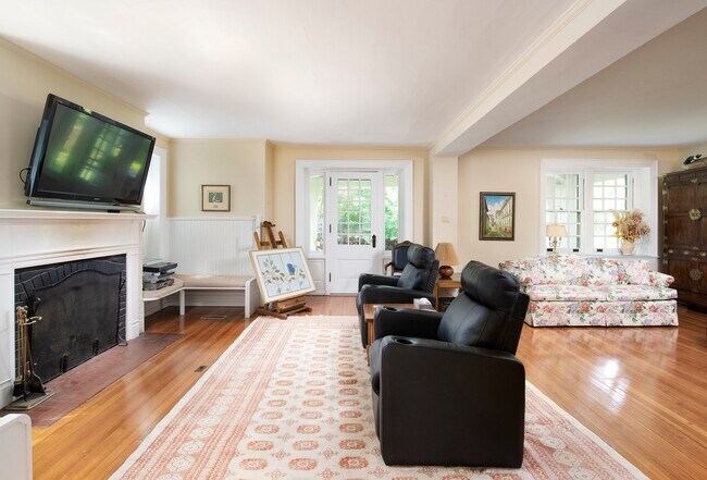 Foto del edificio - 734 Millbrook Ln