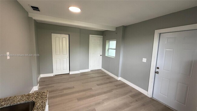 Foto del edificio - 2260 NW 91st St