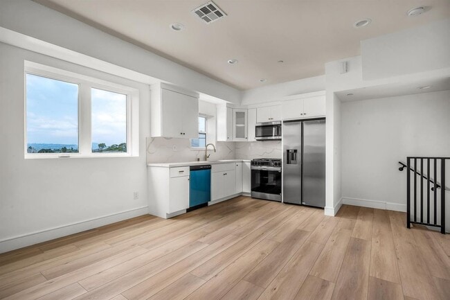 Building Photo - 4073 Saturn St