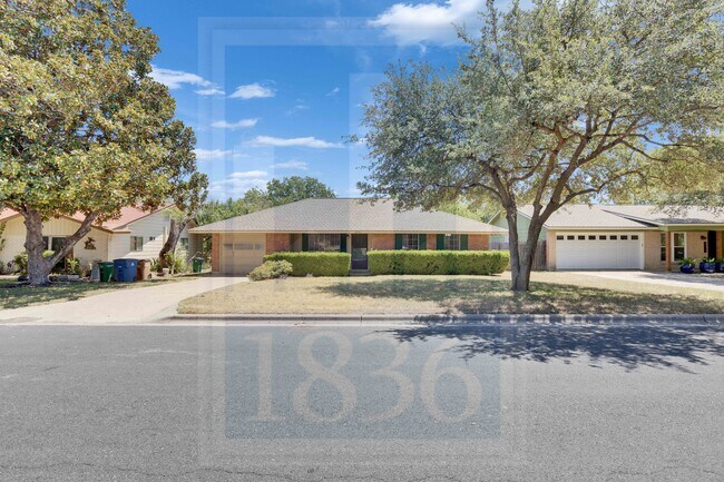 Foto del edificio - 8701 Clarewood Dr