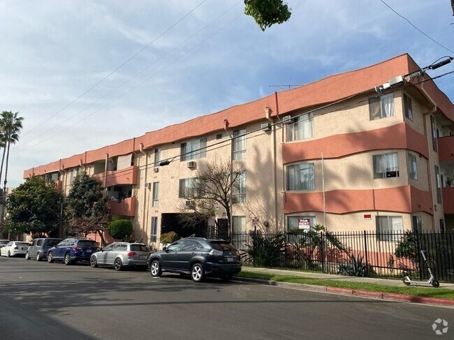 Building Photo - 1815 Serrano Ave