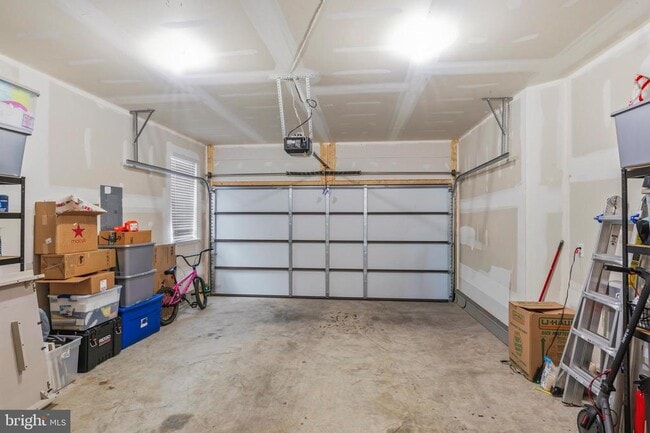 Building Photo - 870 Amity St