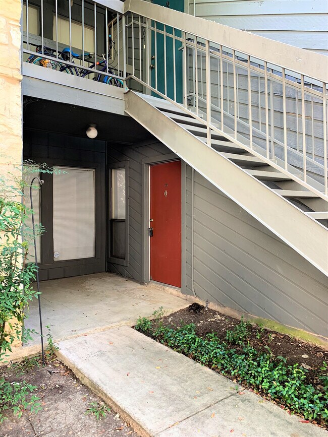 Foto del edificio - FIRST-FLOOR 2-BEDROOM AT WOODMONT TOWNHOMES