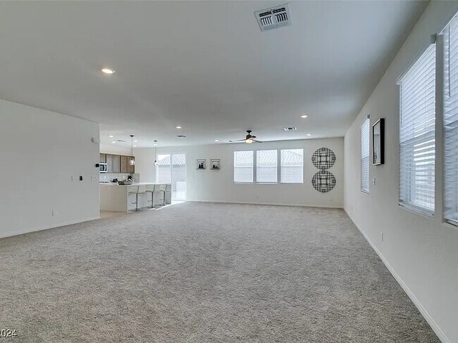 Foto del edificio - 6985 Solano Cyn Ave