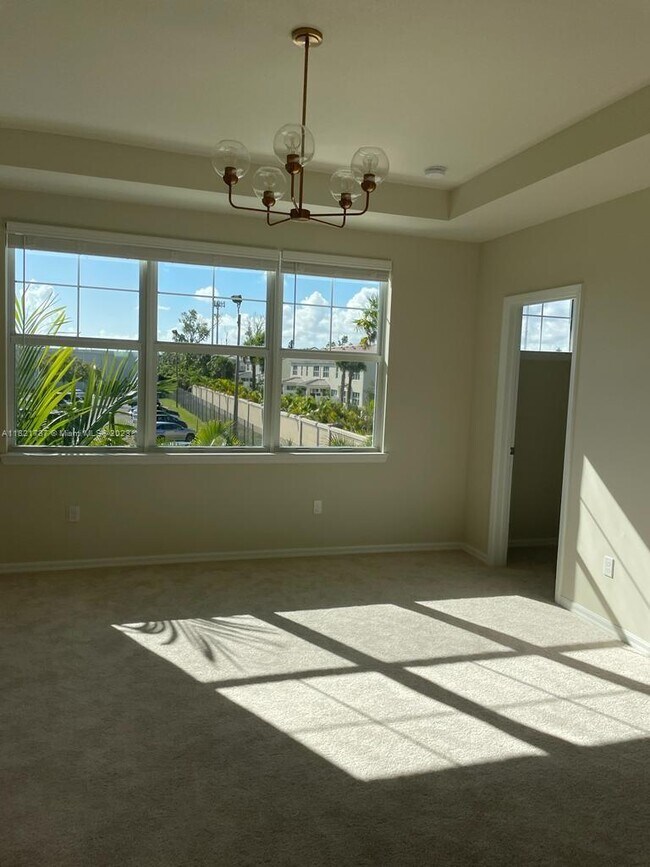 Building Photo - 4164  Greenway Dr  2 Hollywood Fl 33021