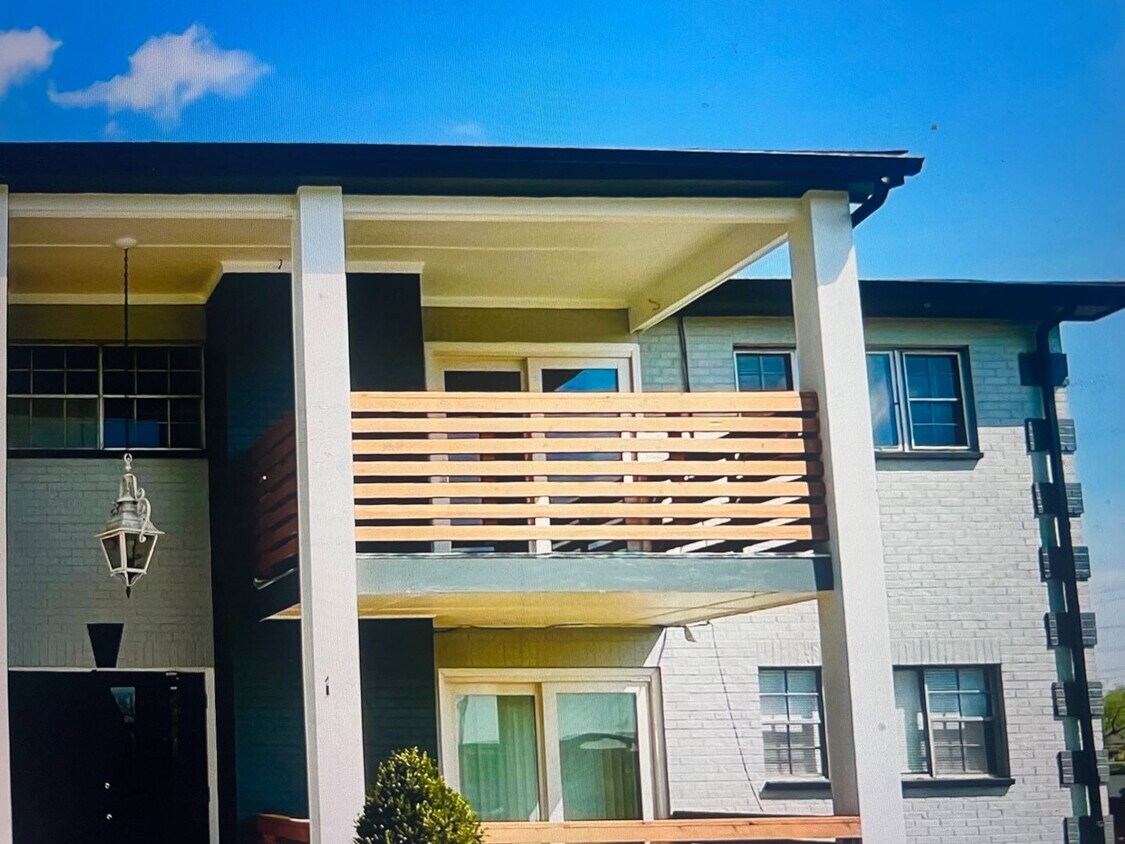 Foto del edificio - At the center of it all, minutes from Clayton