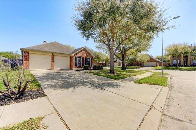 Building Photo - 2402 Rustic Trail Ln