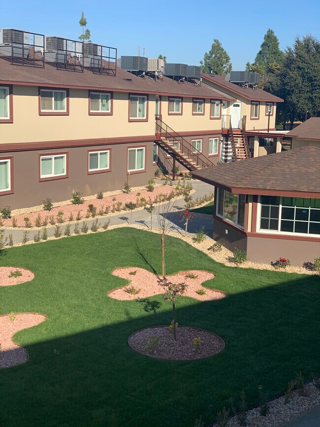 Foto del edificio - 404 S Waverly Ln