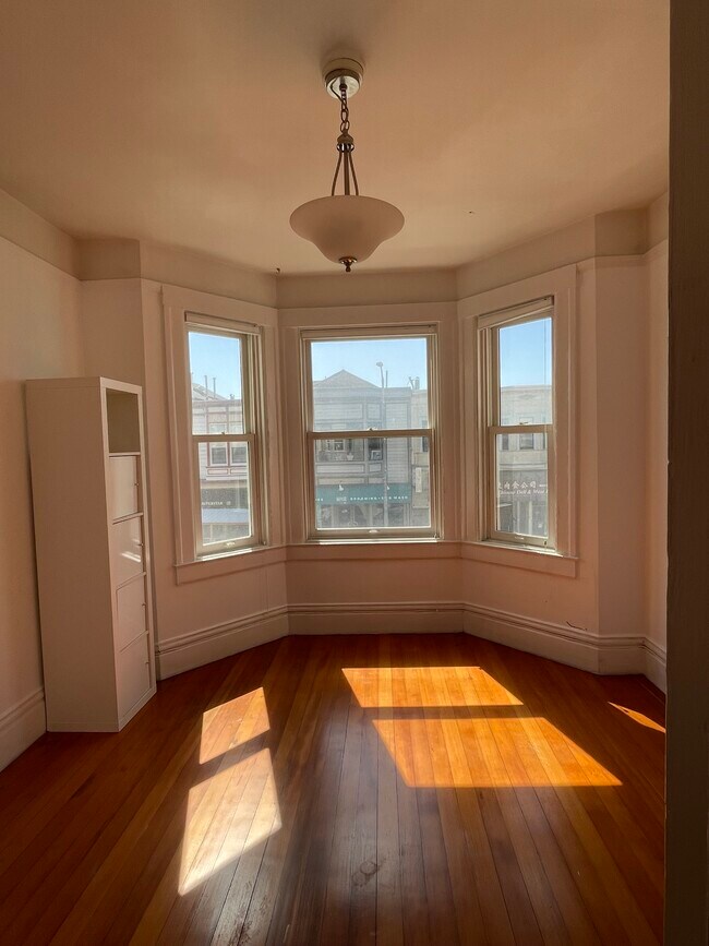 Smallest bedroom - 320 Clement St