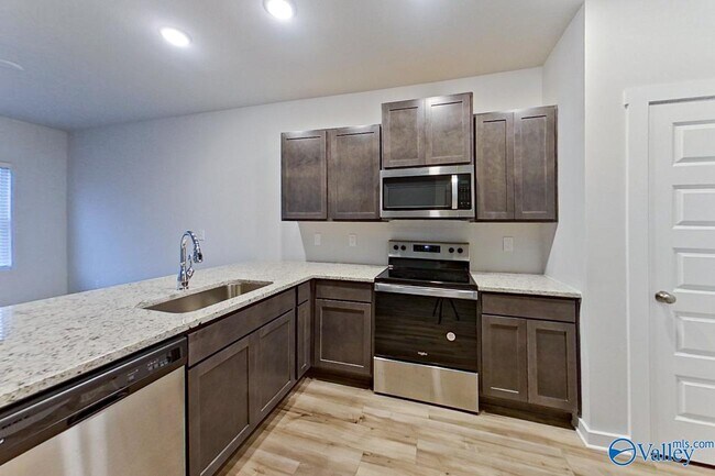 Building Photo - 6425 Upchurch Dr