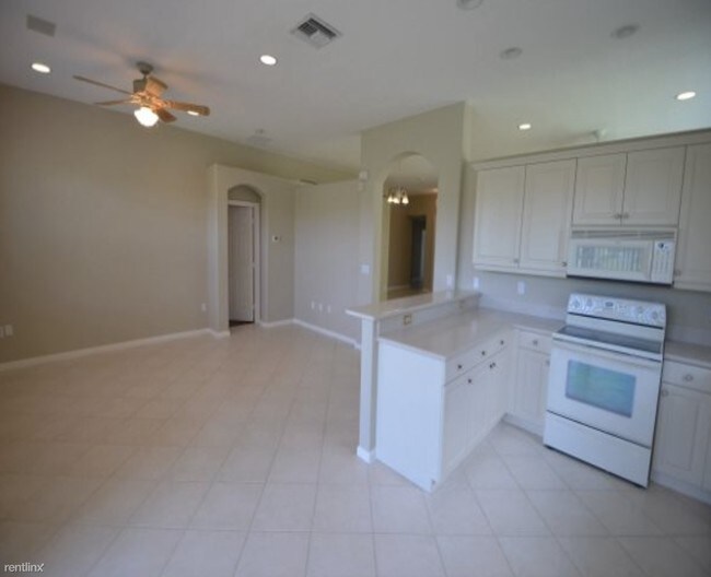 Building Photo - 4971 SW 158th Ave
