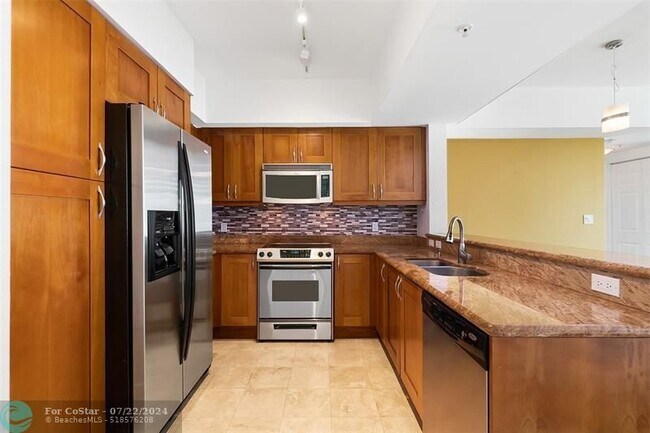 Foto del edificio - 1755 E Hallandale Beach Blvd