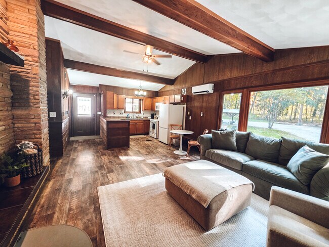 Foto del edificio - 1008 W Singing Woods Rd